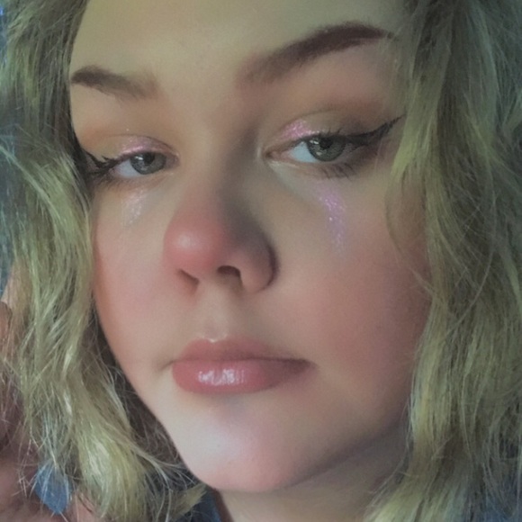 Meet your Posher, Lily - Picture 2 of 8